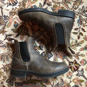 EUC Blundstone BL 1351 high top Chelsea boot in rustic brown